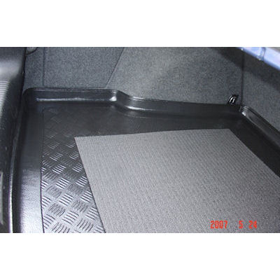 JVL Fully Tailored Rubber Boot Mat For Volkswagen Passat B6 2005-2014 – Black